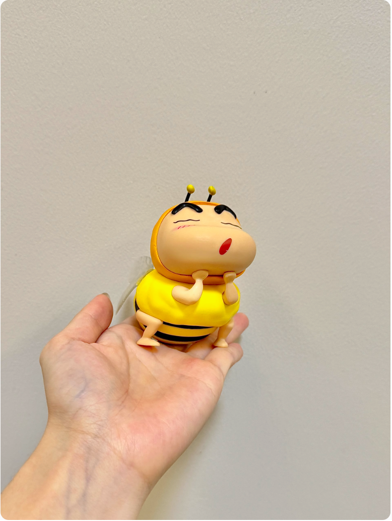 Crayon Shin-chan Bee Living Room Cute Doll Desktop Ornament Hand-made Gift 10cm (AA21)