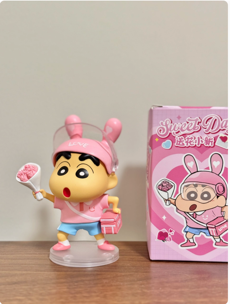 Crayon Shin-chan cute figurine limited Valentine's Day gift · magnetic helmet AA25