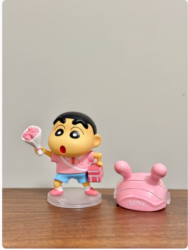 Crayon Shin-chan cute figurine limited Valentine's Day gift · magnetic helmet AA25