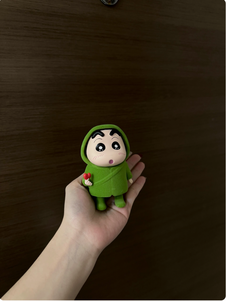 Crayon Shin-chan flocked heart raincoat figure trendy doll AA1